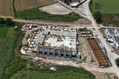 Sakarya'da bin 500 kişi kapasiteli yeni spor salonu hızla yükseliyor