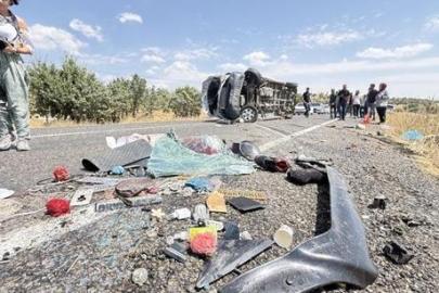Diyarbakır'da nişan yolunda feci kaza! Ölü sayısı 5'e yükseldi
