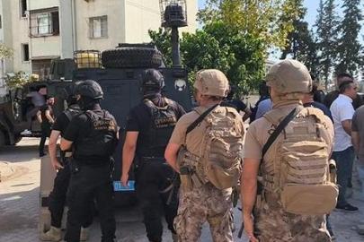 Yakalanacağı anladı, eline el bombası alıp kendisini eve kilitledi! Kentte hareketli dakikalar