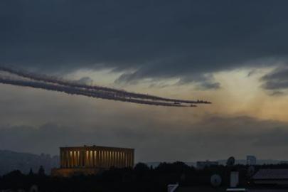 Anıtkabir semalarında nefes kesen gösteri! Türk Yıldızları 29 Ekim'de gökyüzüne imzasını attı