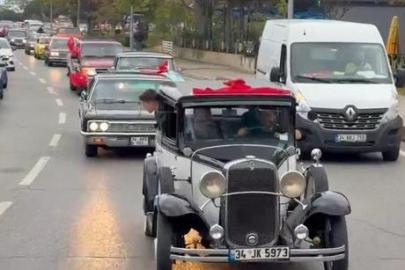 Kadıköy'de 29 Ekim coşkusu! 50 klasik otomobil yollara çıktı
